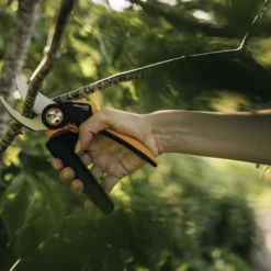 Fiskars Bypass-Gartenschere X-series L P961