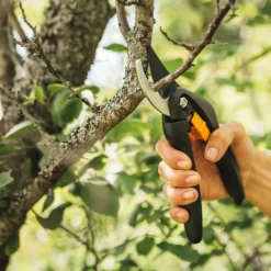 Fiskars Gartenschere Bypass Single Step P26 Bis Zu Ø 22 Mm Aststärke